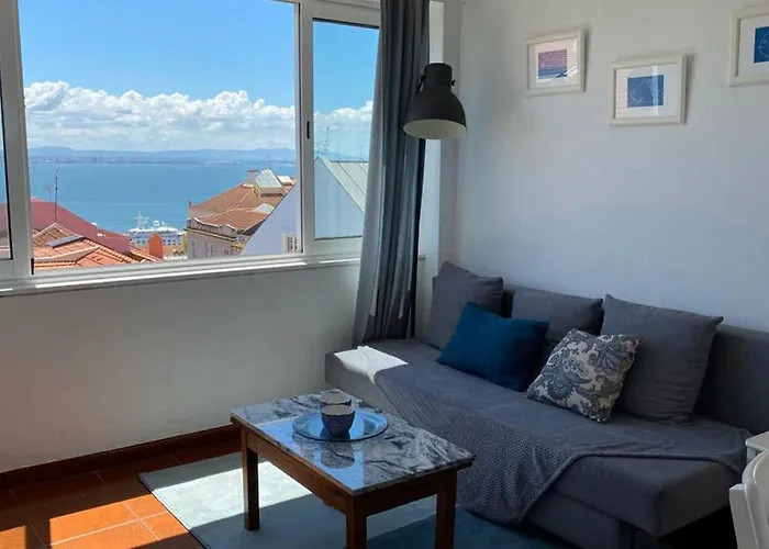 Centre Avec Vue Incroyable Sur La Mer דירה