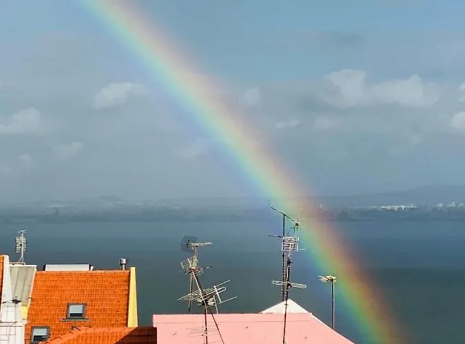 Centre Avec Vue Incroyable Sur La Mer דירה