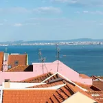 Centre Avec Vue Incroyable Sur La Mer Апартаменты *
